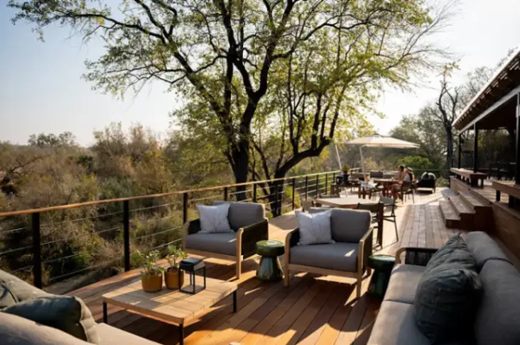 Simbambili-Main-lodge-deck